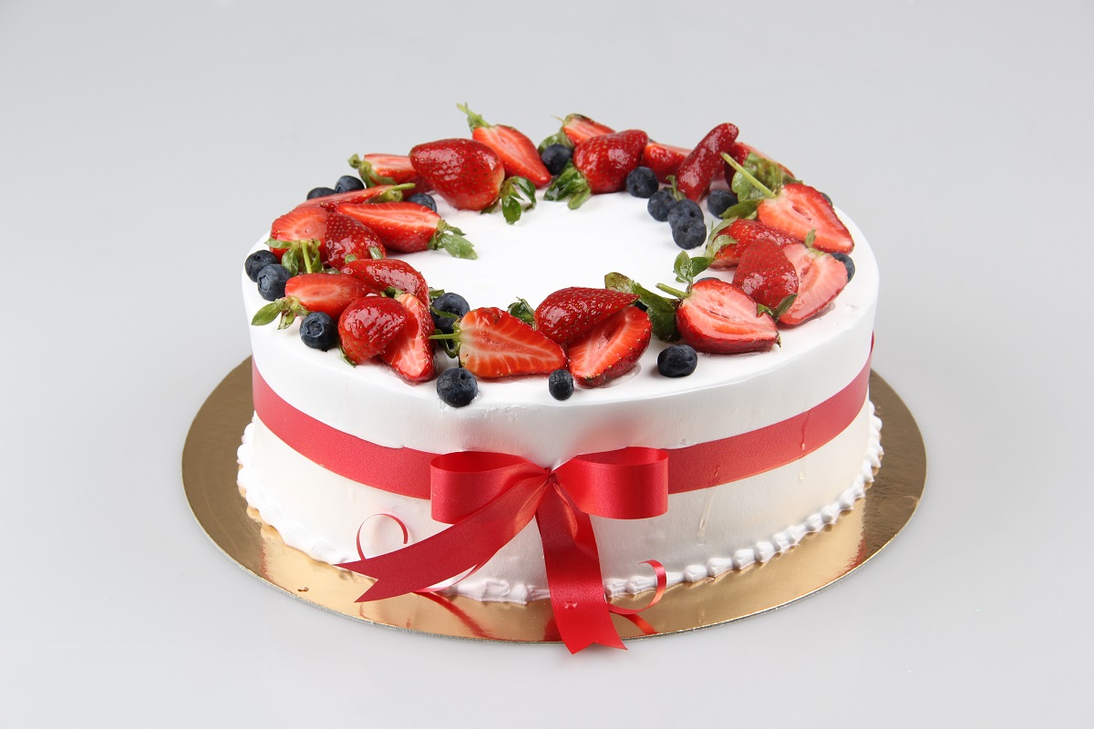 Какие торт можно заказать. Праздничный торт. Красивые торты. Праздничный торт на день рождения. Красивые торты на юбилей.